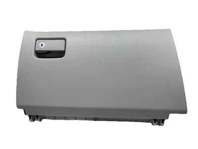 Крышка дверного отсека нижняя перчаточный ящик 2006-2012 Toyota RAV4 светло-серая от оригинального производителя - Изображение 1 из 4