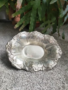 Victoriano Plateado Floral Repousse Baratija Plato Cuenco Bon Plato - Imagen 1 de 6