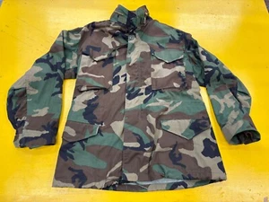 CHAQUETA DE CAMPO ABRIGO REGULAR MEDIANA DEL EJÉRCITO DE EE. UU. CLIMA FRÍO BOSQUE CAMUFLAJE con forro - Imagen 1 de 18