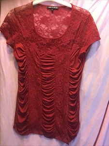 Med Red Top By Cable&gauge Lace & Ruched Scoopneck S Sleeve - Picture 1 of 6