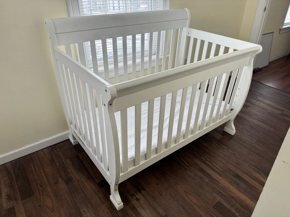 White Wooden Baby Crib With Mattress & Sleeve Great Condition Sturdy All Parts - Image 1 of 3