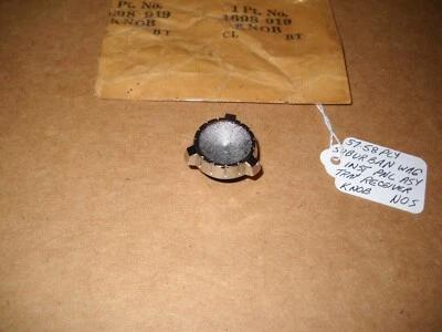 Nuevo de Lote Antiguo Mopar 1957-1958 Plymouth Suburban Wagon Panel de Instrumentos Cenicero Perilla ¡Como Nuevo! Foto 1 de 2