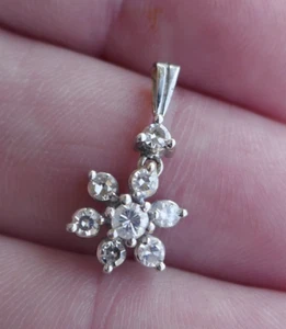 Vintage 14kt White Gold & 2.6mm Diamond Floral Pendant Snowflake design - Picture 1 of 22