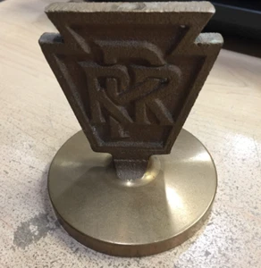 PISAPAPELES PRR KEYSTONE DE LATÓN DE COLECCIÓN - LATÓN MACIZO - MUY RARO - ¡HAZ OFERTAS!! - Imagen 1 de 3