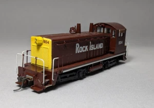 HO scale Athearn ROCK ISLAND SW7 Cow Diesel Locomotive RI 904 - Picture 1 of 9