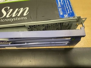 Sun Microsystems Netra 240 is a rackmount server designed for telecom-grade - Afbeelding 1 van 3