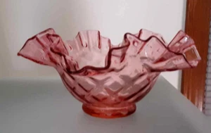 Fenton Glas Cranberry optisches Diamantmuster 7 Zoll Schüssel, doppelt gequetscht gerüscht - Bild 1 von 7