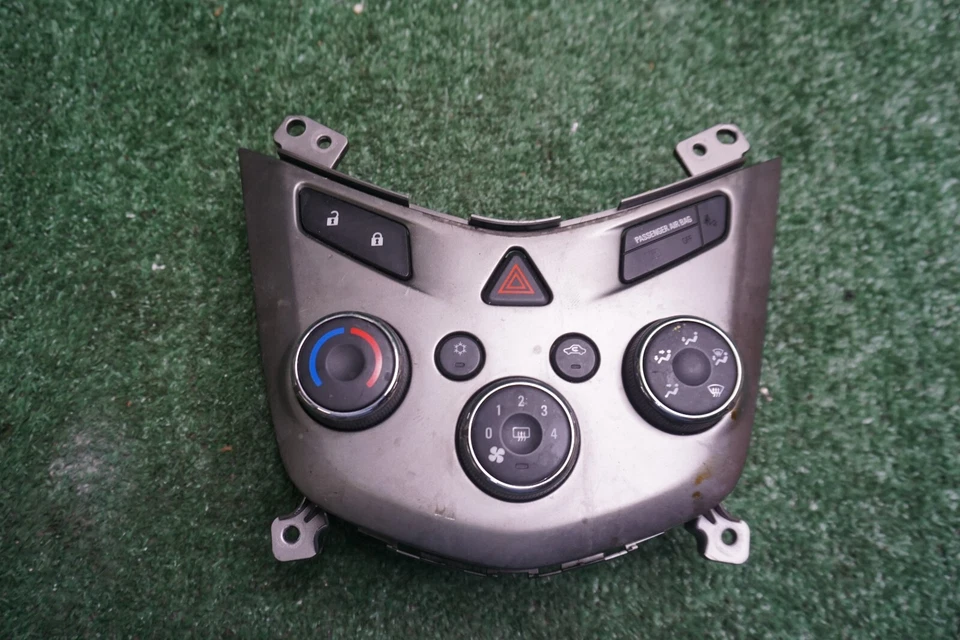 2012 2013 2014 2015 2016 2017 CHEVROLET SONIC CLIMATE AC Control OEM 95076687 - Image 1 of 2