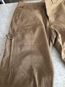Columbia Mens Khaki  Pants 32x32.  Gently Used .  Snap Button. Loads Of Pockets