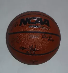 2015/2016 Hawaii Rainbows Warriors NCAA TOURNAMENT Team Signed Basketball Ball - Picture 1 of 3