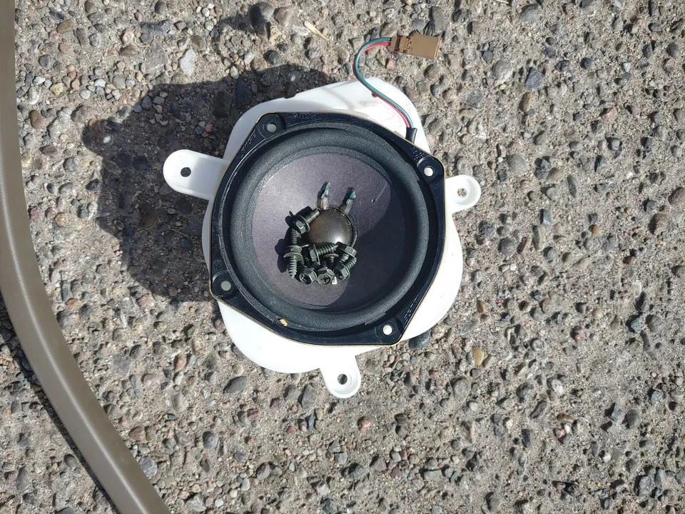 Altavoz trasero Infiniti Q45 97-01 4" Foto 1 de 1