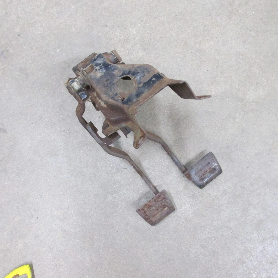 Chevrolet Chevelle El Camino 1966 original GM EMBRAGUE Y PEDAL DE FRENO Y JUEGO DE SOPORTES Foto 1 de 4