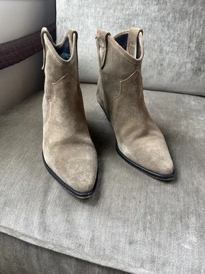 Isabel Marant Dewina Botas vaqueras cortas de gamuza 40 EE. UU. 8,5/9 tostadas Foto 1 de 4