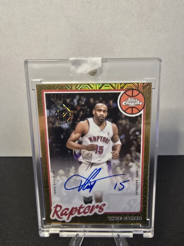 2025-26 Topps Vince Carter 1980-81 Oro Sobre Tarjeta Automático 44/50 80CA2-VC PAQUETE NUEVO! Foto 1 de 2