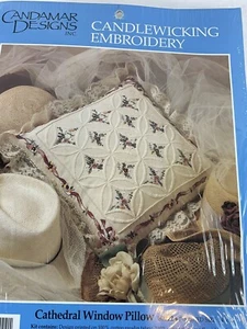 Kit ALMOHADA VENTANA CATEDRAL BORDADO CANDELABRO ALGO ESPECIAL 80222 - Imagen 1 de 5