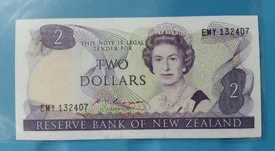 1985 - 89 New Zealand  2 Dollars AUNC <P-170b> Russell Signature  - Image 1 of 4