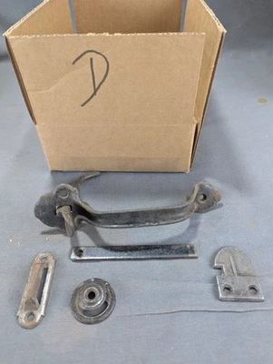 Conjunto antigo de trava de polegar de ferro fundido Blake patente 7" D - Imagem 1 de 4