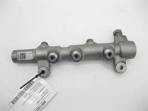 VAG 059130090ED Fuel rail right - Picture 1 of 6