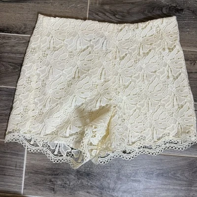 Worthington Cream Shorts Women's 8 Scalloped Layered Lace Crochet  Boho NWT $70 - Image 1 of 4