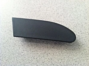 2001-2007 MERCEDES-BENZ W203 C230 C320 C-CLASS ~ RIGHT DASH SCREW COVER - Picture 1 of 3