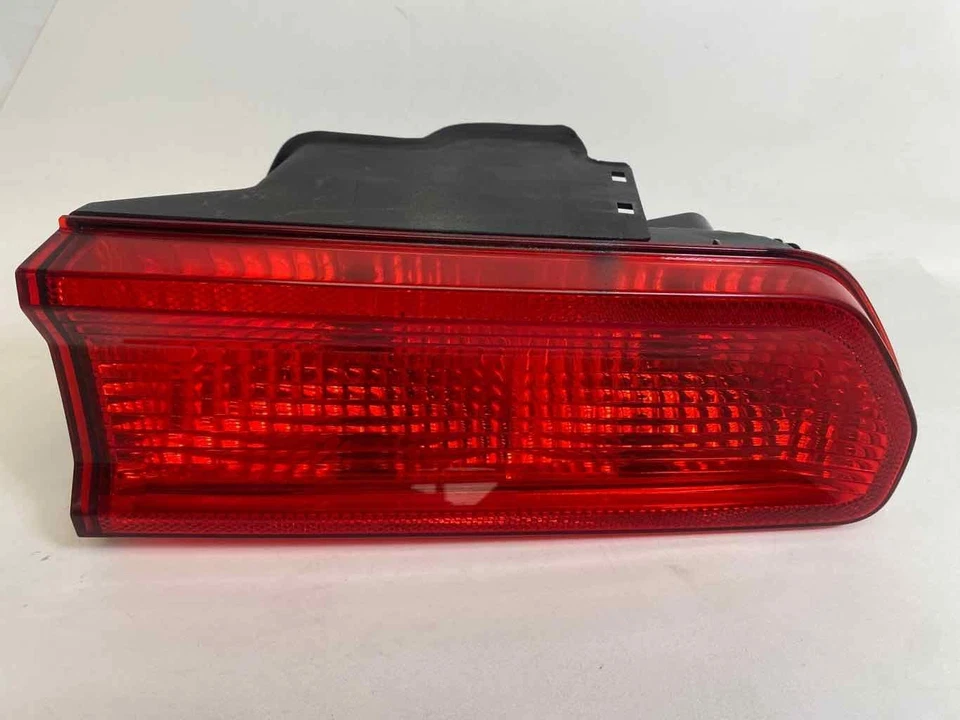 Conjunto de luces traseras de pasajero derecho ¡pestaña externa rota! Se adapta a Dodge Challenger 2008-2014 Foto 1 de 4