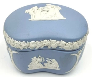 WEDGWOOD BLUE PENTEFOIL BEAN SHAPE JASPERWARE TRINKET BOX - Picture 1 of 12
