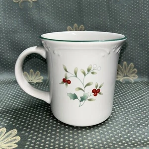 Pfaltzgraff Winterberry Holly Berries 12oz Mug - Picture 1 of 5