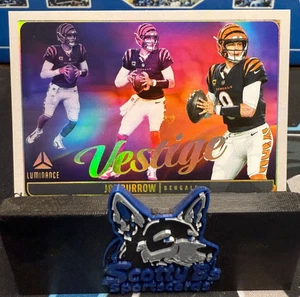 2025 Panini Luminance - Vestige #13 - Joe Burrow - Bengals - Foto 1 di 2