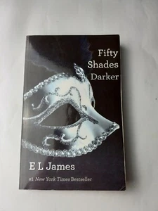 Fifty Shades : Fifty Shades Darker : Book Two of the Fifty Shades Trilogy - Picture 1 of 6
