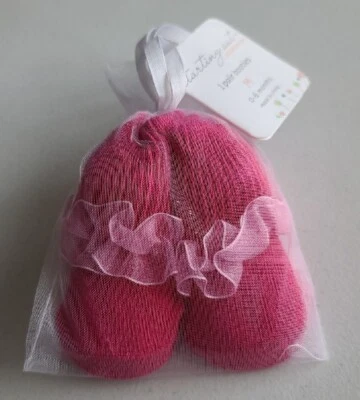 Accesorios para empezar calcetines/botines rosa oscuro para bebé con volantes - 0-6 meses Foto 1 de 4