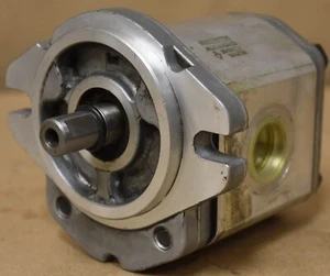 BOMBA DE ENGRANAJES ALM2A-D-25 MARZOCCHI (2500 RPM, ROTACIÓN CW, MONTAJE SAE A 2 PERNOS) *NUEVA* - Imagen 1 de 4
