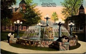 Electric Fountain Washington Square Cedar Rapids Iowa Postcard - Picture 1 of 2