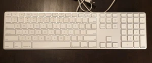 APPLE MAC Genuine Full USB Keyboard Model No. A1243 EMC No. 2171 White UNTESTED. - Photo 1/11