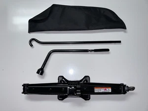 2013 2017 TOYOTA RAV4 JACK AND SPARE WHEEL TOOLS - Picture 1 of 6