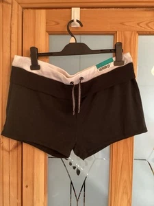 LADIES BLACK JERSEY SHORTS SIZE 18. NEW - Picture 1 of 4