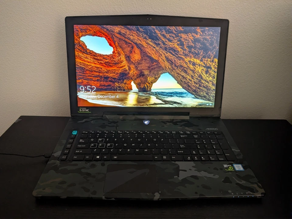 RARO Gigabyte Aorus X7 Pro V5 Camuflaje Intel i7 32GB RAM Dual Nvidia 970m en SLI Foto 1 de 4