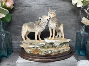 Country Artists The Wolf Kiss CA684 England Hand Painted Wolves K Sherwin - Picture 1 of 5