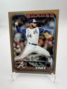 2024 Topps Series 2 Darius Vines RC #493 Gold /2024 Atlanta Braves Rookie - Bild 1 von 2