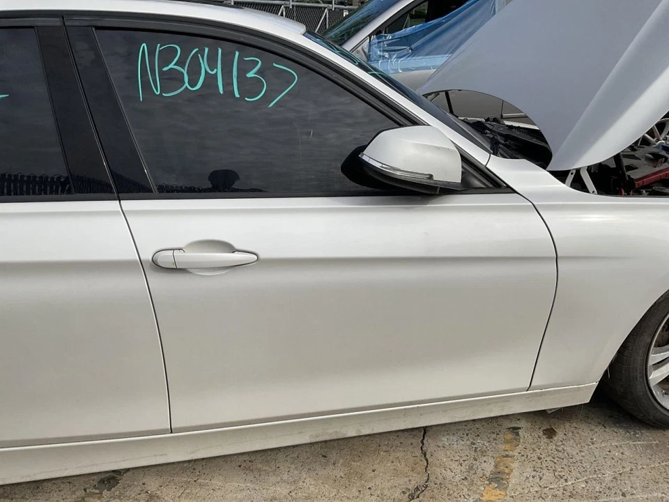 Passenger Right Front Door Fits 12-18 BMW 320i 2133815 Foto 1 de 1