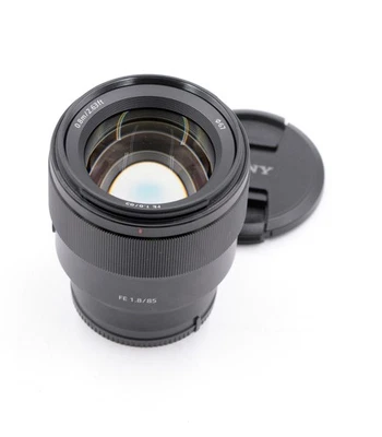 SONY FE 85mm F/1.8 LENS SEL85F18 - Image 1 of 4