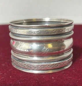 Anillo servilleta de ley; doble monograma: D B 6-25-01 y Melita 8-30-79. Envío gratis - Imagen 1 de 5