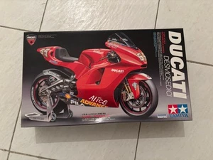 DUCATI DESMOSEDICI TAMIYA 1:12 COD. 14101 - Foto 1 di 7