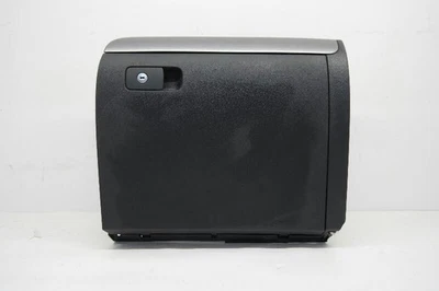 11 12 13 14 15 16 17 18 Volkswagen Jetta Sedán Guantera Negra   Foto 1 de 4