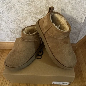 Women’s UGG Ultra Mini Chestnut Boots Size US 8 - Picture 1 of 9
