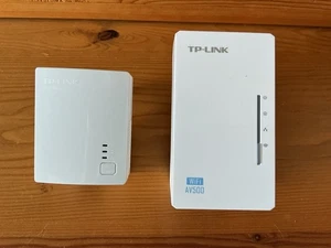 TP-LINK L-WPA4220KIT 500Mbps Wireless N Powerline Extender Starter Kit - Bild 1 von 3