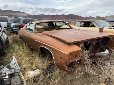 Parachoques trasero Plymouth Roadrunner 1973 Foto 1 de 4