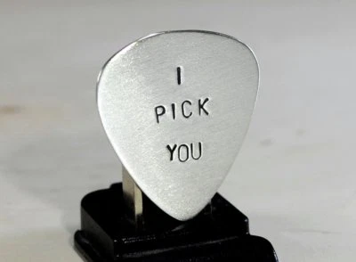 I pick you guitar pick in sterling silver - Image 1 of 4