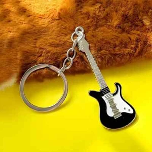 Black/White Fender Stratocaster Electric Guitar Metal Enamel Keyring/Keychain - Picture 1 of 1