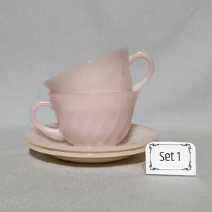 Vintage Fire King Rosa Wirbel Kaffee/Teetasse & Untertasse - 2er Set - Bild 1 von 11