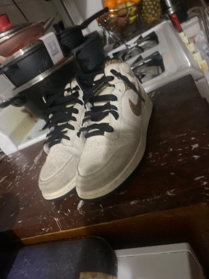 basketball shoes size 6.5y - Image 1 of 1